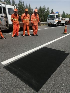 網(wǎng)裂貼-內(nèi)蒙古高路公司巴彥淖爾分公司，G6高速-20210512-001
