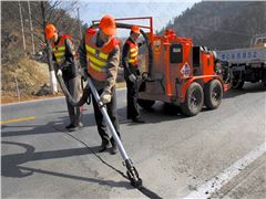 瀝青灌縫膠性能特點、用途、規(guī)格型號及施工流程