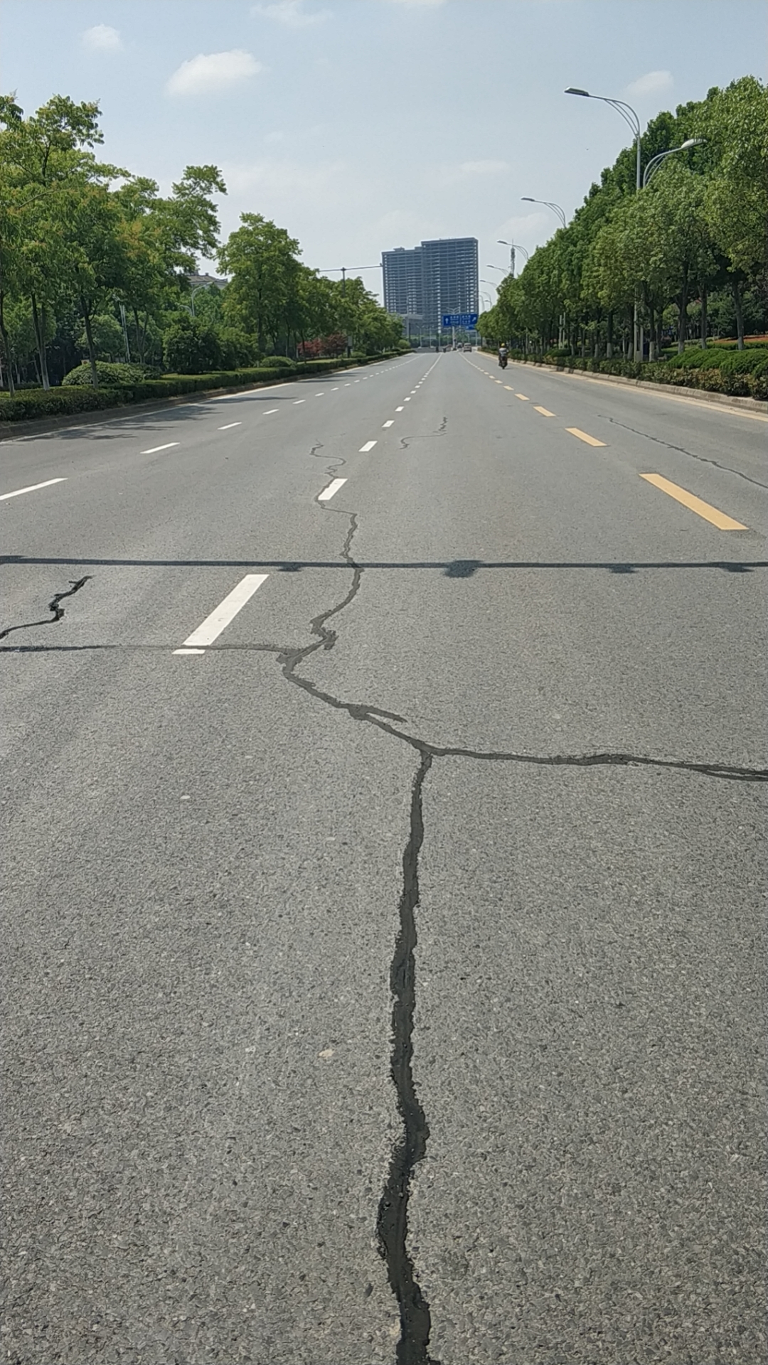 嘉格道路灌縫膠，勾勒出修補裂縫的精美圖騰